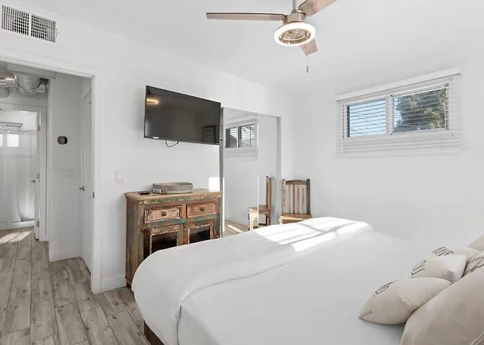 Featherlight With Bbq And Hot Tub In Downtown Phoenix