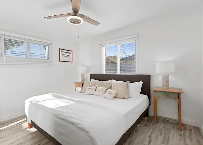Featherlight With Bbq And Hot Tub In Downtown