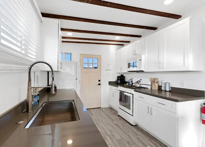 Featherlight With Bbq And Hot Tub In Downtown Phoenix