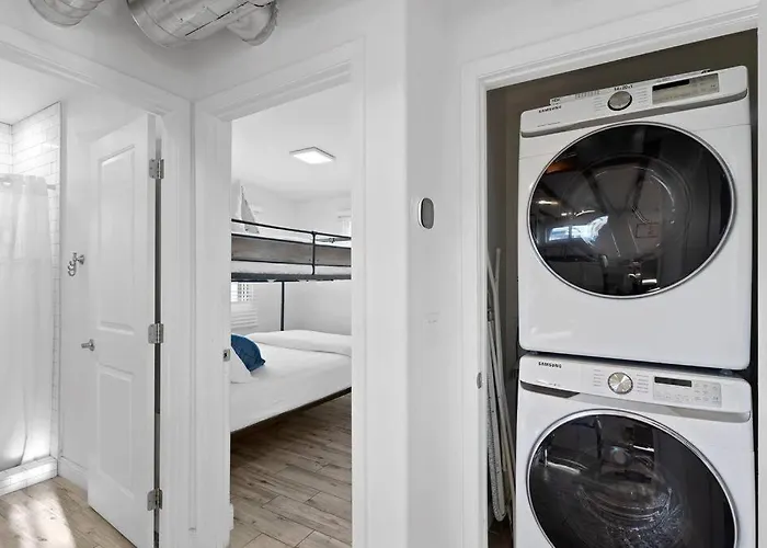 Featherlight With Bbq And Hot Tub In Downtown Apartment Phoenix