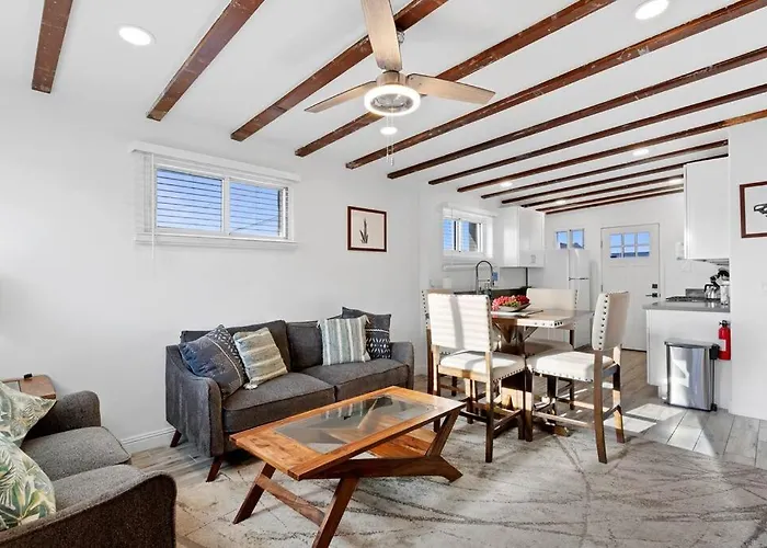 Featherlight With Bbq And Hot Tub In Downtown Phoenix