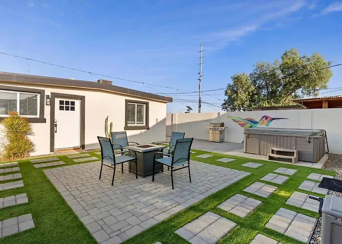 Featherlight With Bbq And Hot Tub In Downtown *